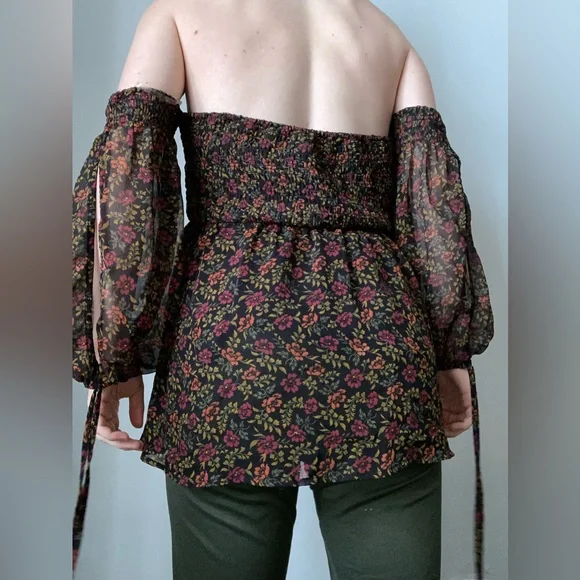 American Eagle Outfitters Black Floral Blouse - Picture 2 of 5